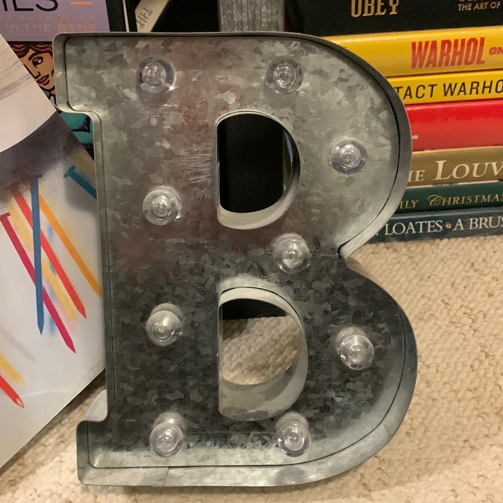 Wall Decor light up B sign